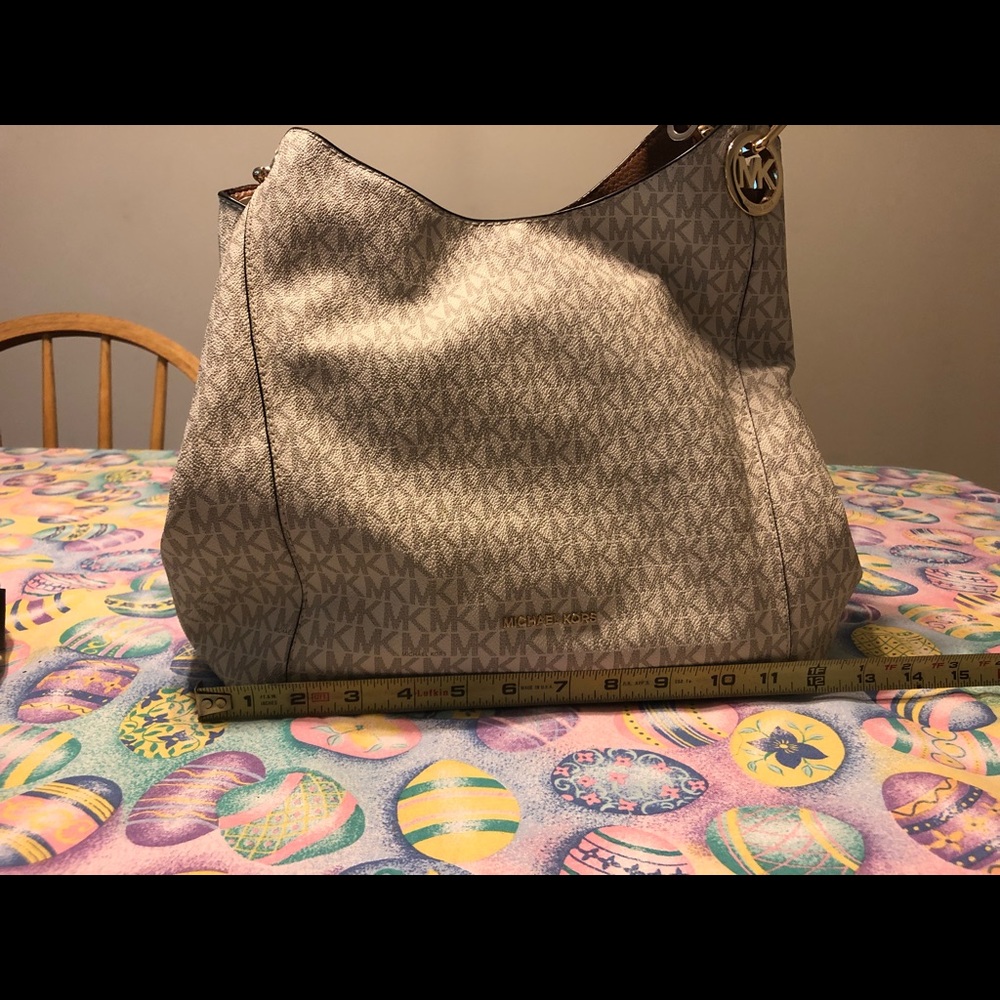 Excellent barely used Michael Kors Purse/Wallet